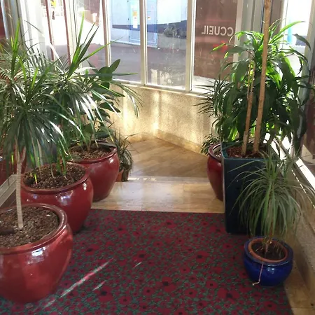 Flanades Hotell Sarcelles